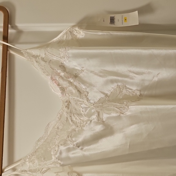 Oscar De La Renta - Picture 5 of 12